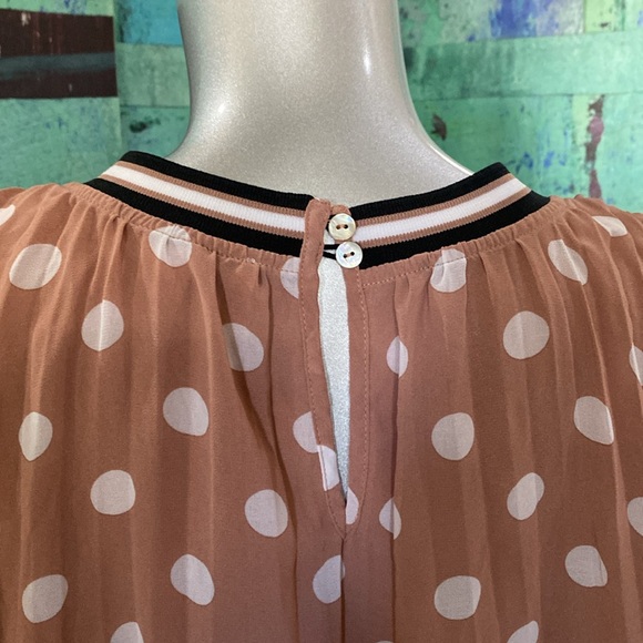 DR2 Polka Dot Blouse - Picture 8 of 9